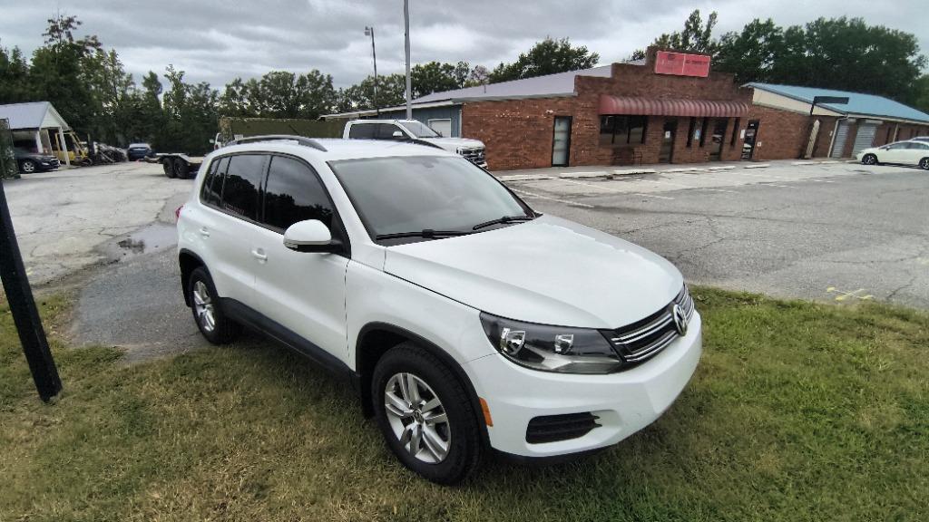 2017 Volkswagen Tiguan - $10,495