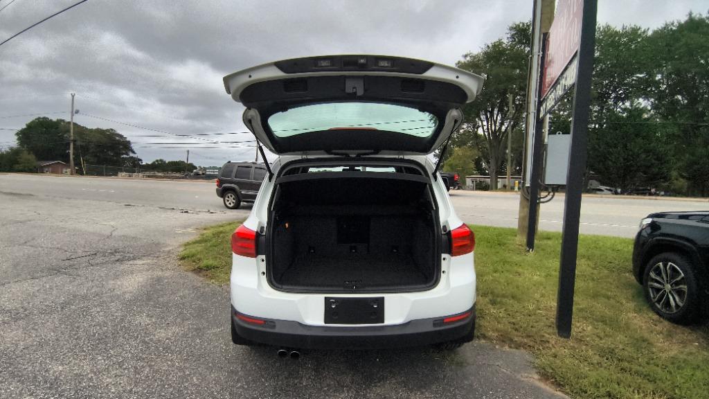 2017 Volkswagen Tiguan - $10,495