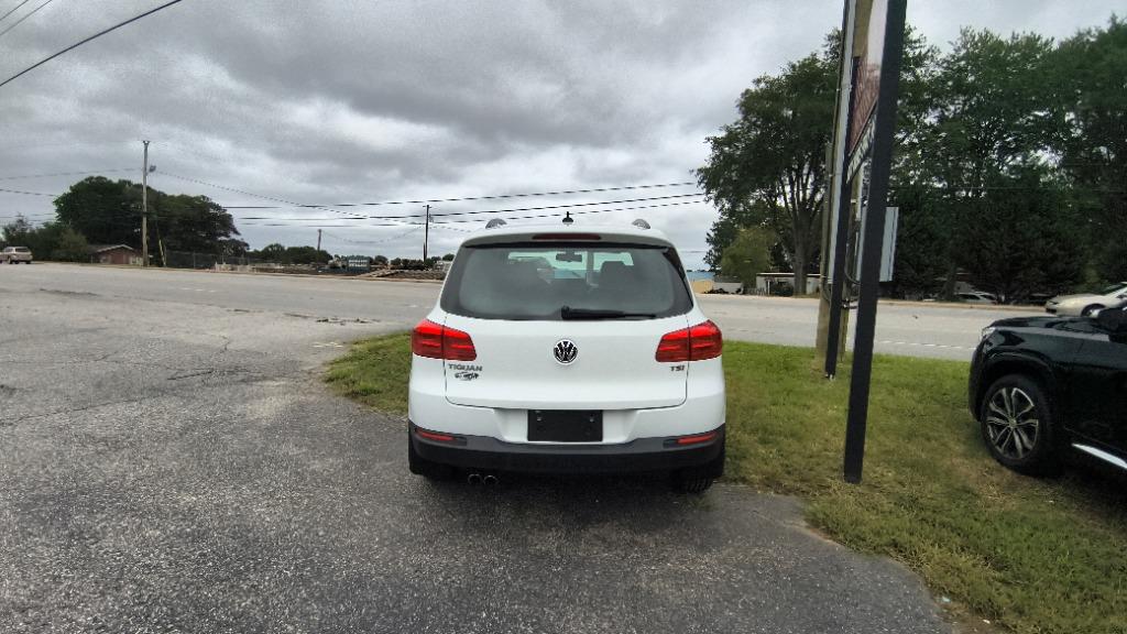 2017 Volkswagen Tiguan - $10,495