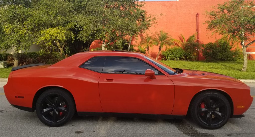2009 Dodge Challenger SRT8 photo