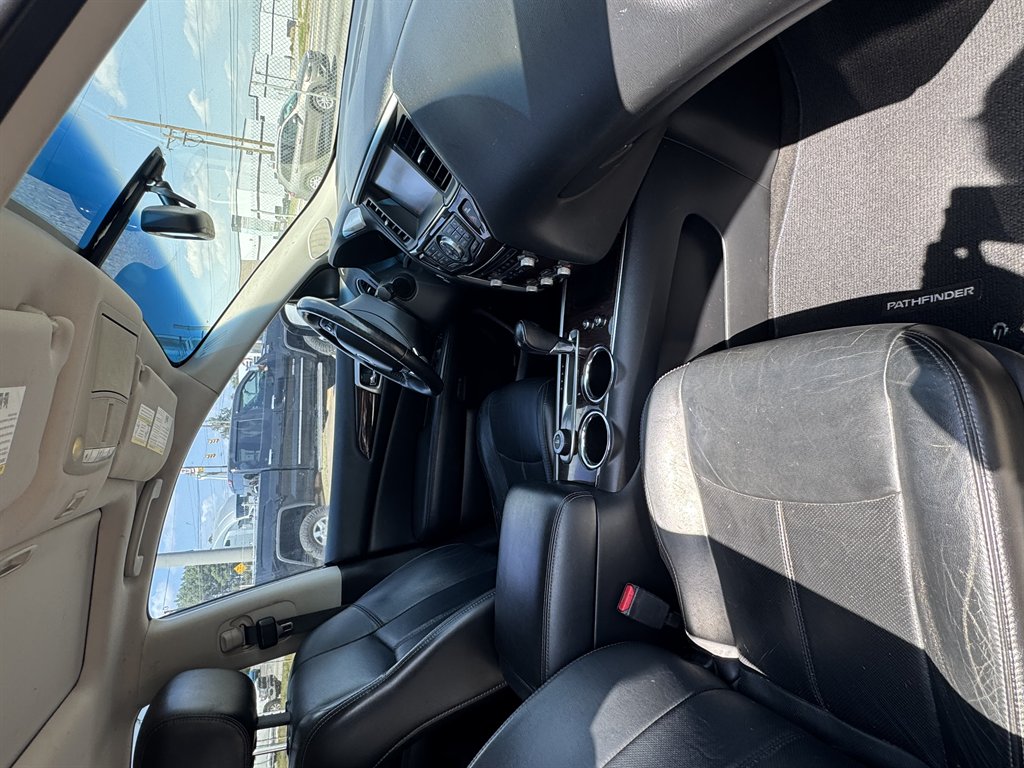 2014 Nissan Pathfinder - $12,995