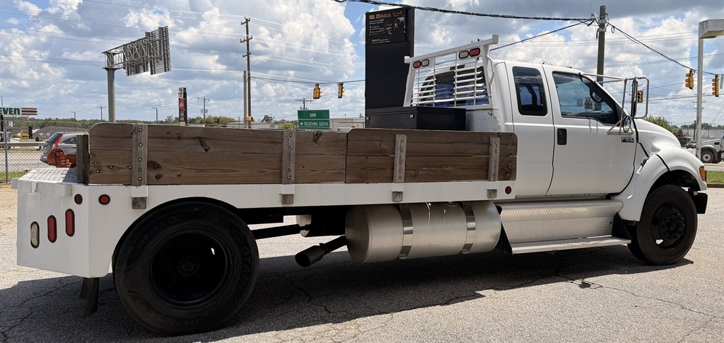 2000 Ford F-650 - $15,995