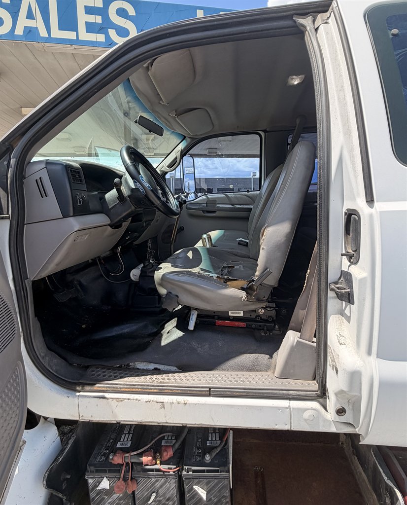 2000 Ford F-650 - $15,995