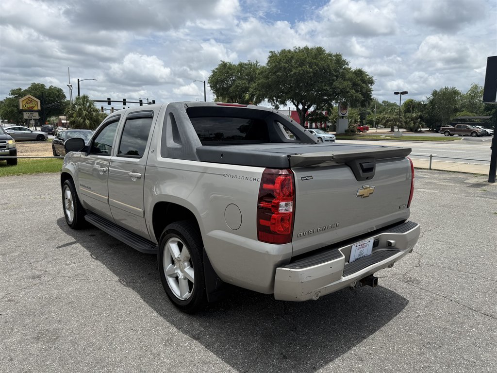2008 Chevrolet Avalanche - $6,500