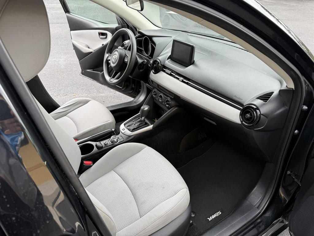 2019 Toyota Yaris L photo