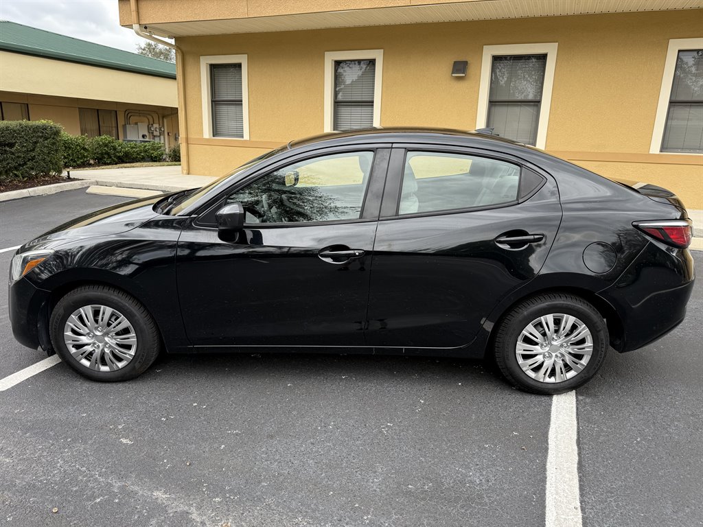 2019 Toyota Yaris L photo