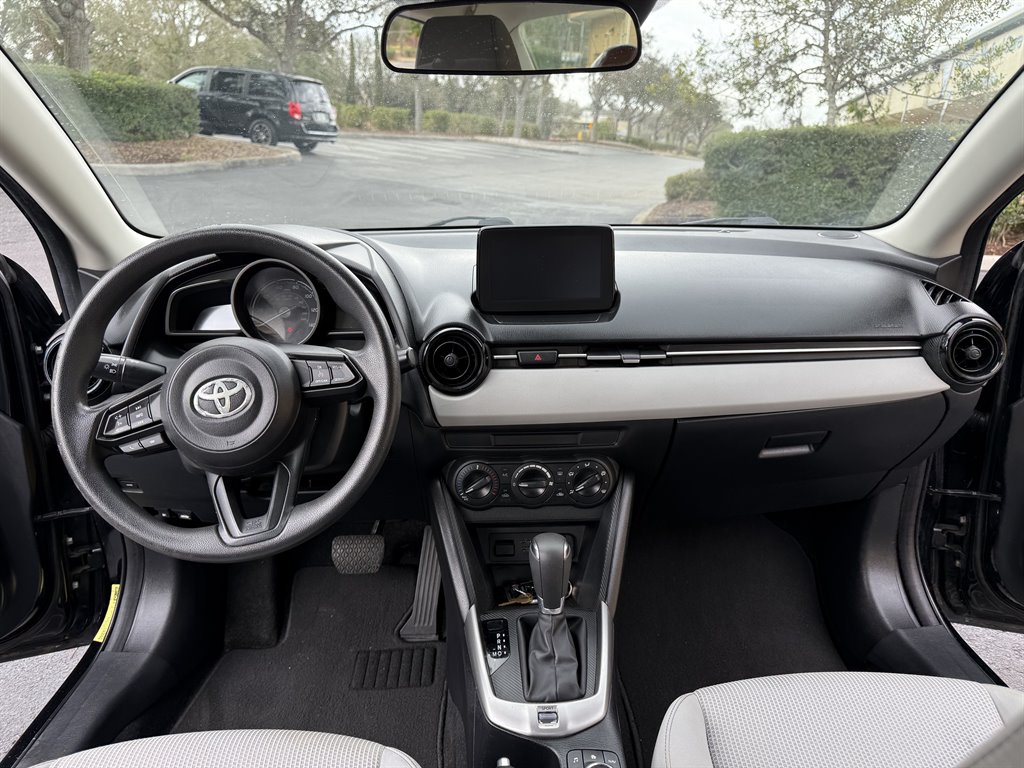 2019 Toyota Yaris L photo
