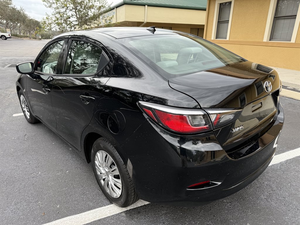 2019 Toyota Yaris L photo