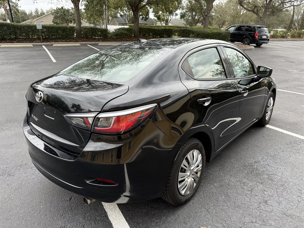 2019 Toyota Yaris L photo