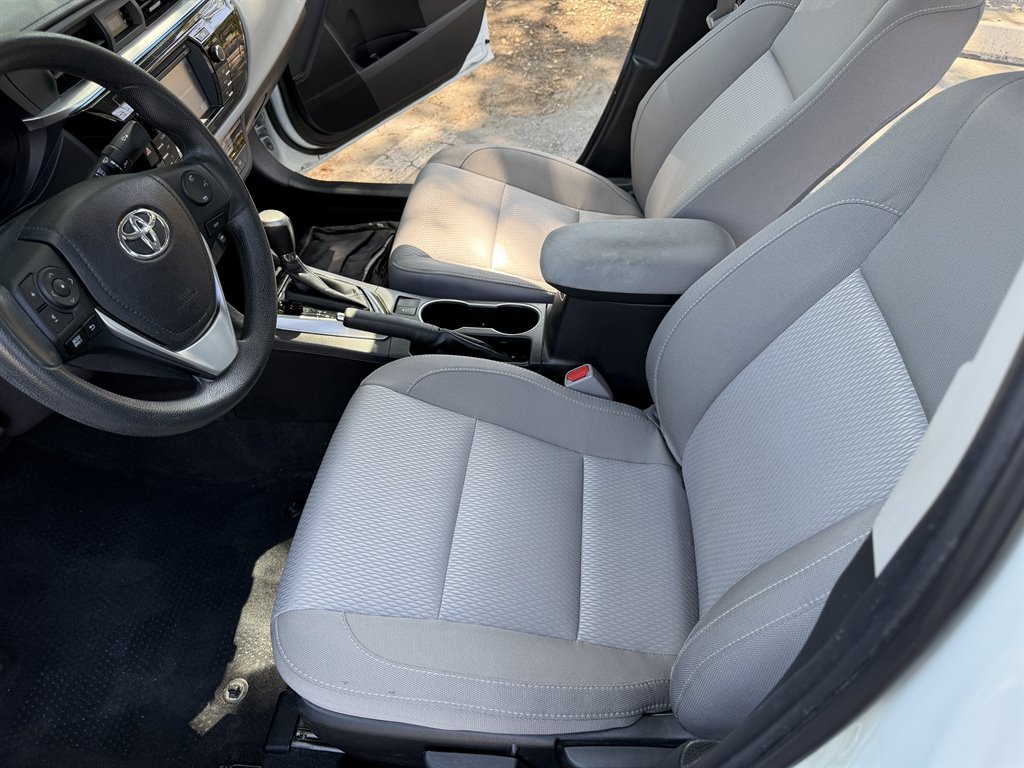 2015 Toyota Corolla LE photo