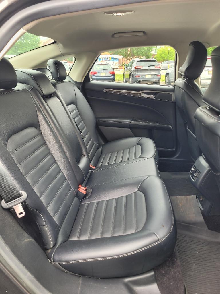 2017 Ford Fusion SE photo