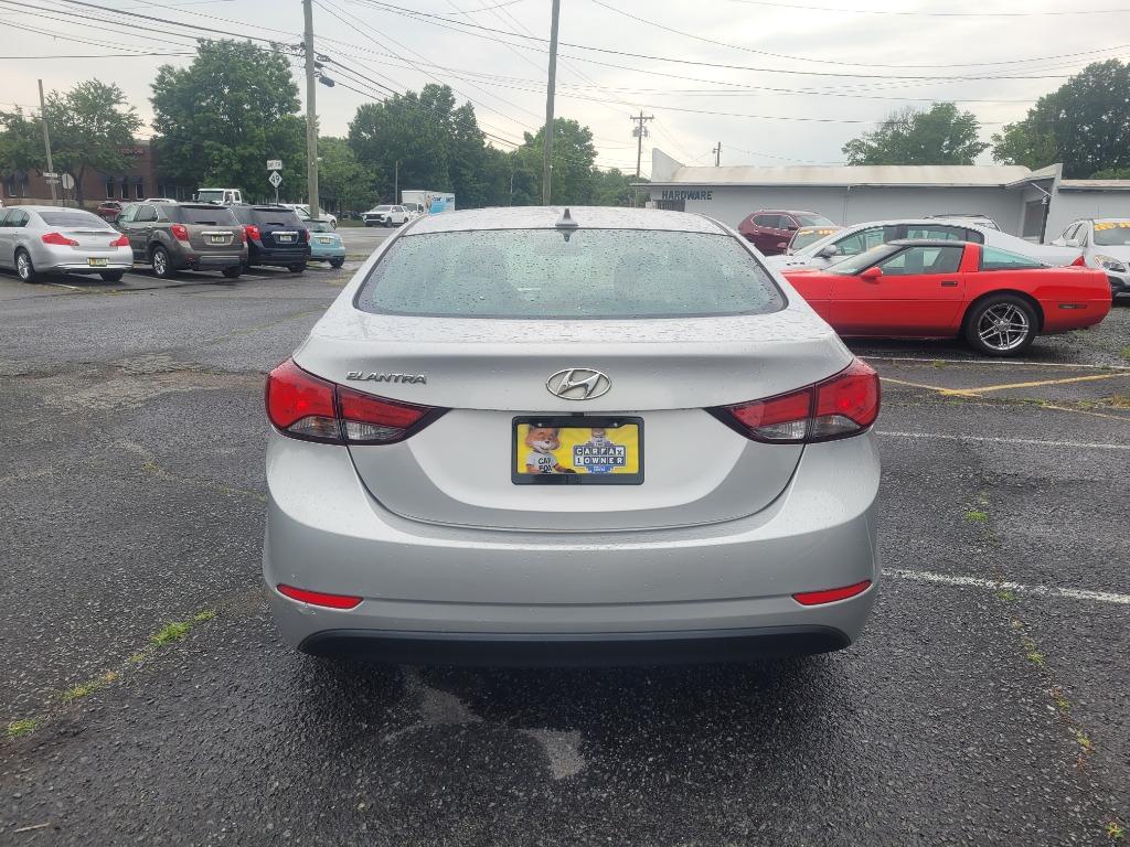 2016 Hyundai Elantra SE photo