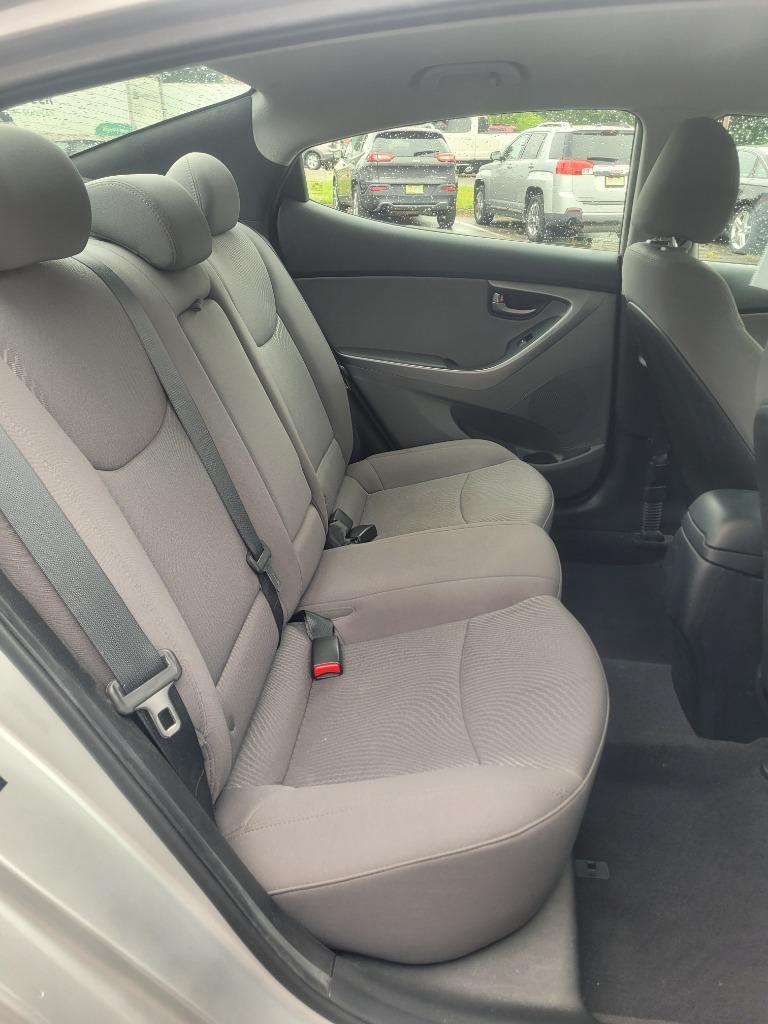 2016 Hyundai Elantra SE photo