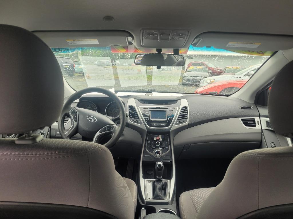 2016 Hyundai Elantra SE photo