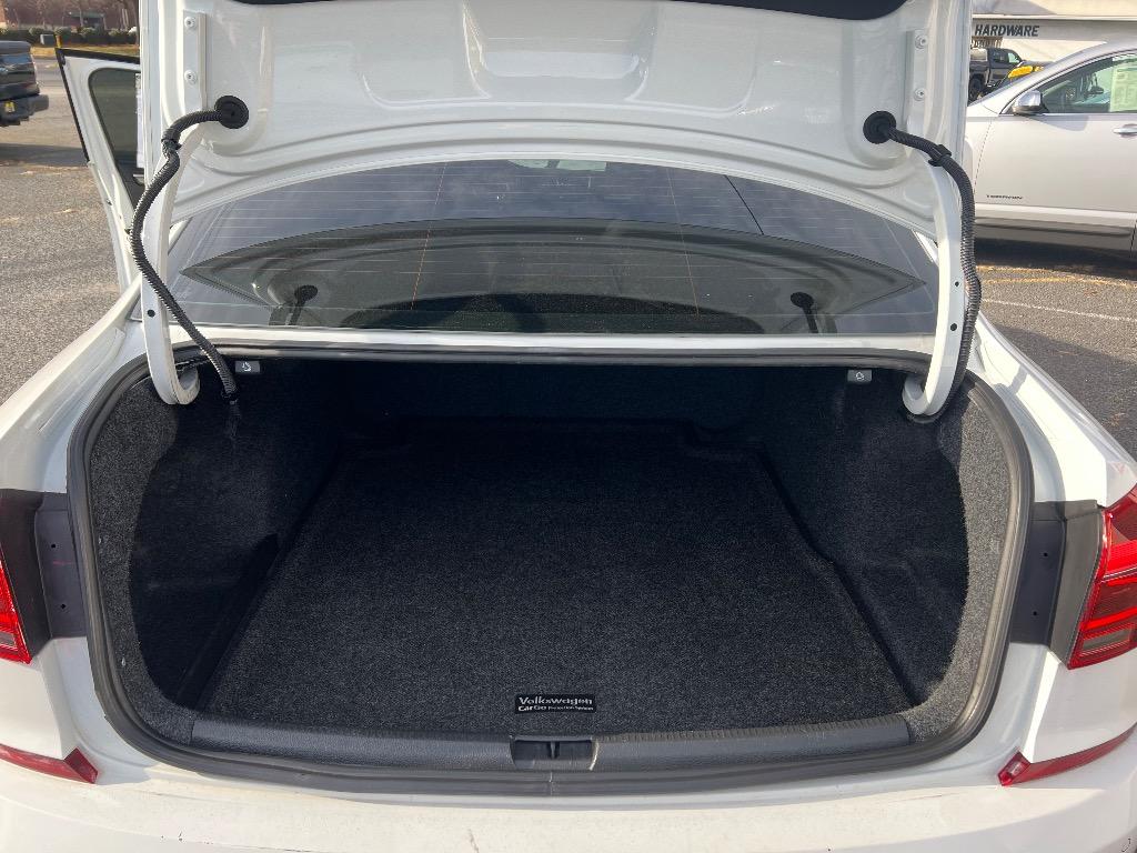 2017 Volkswagen Passat - $8,999