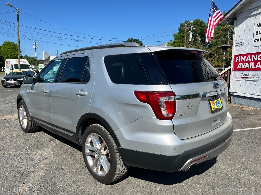 2016 Ford Explorer - $10,999