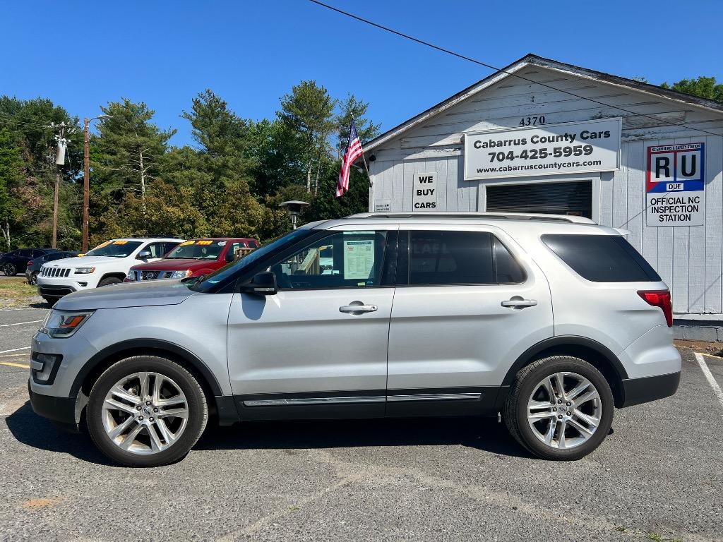 2016 Ford Explorer - $10,999