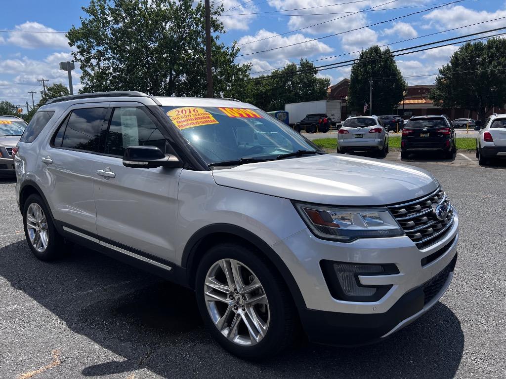 2016 Ford Explorer - $10,999