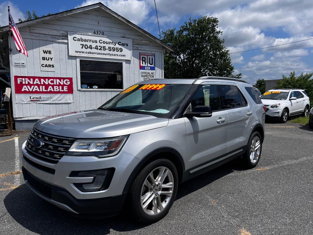 2016 Ford Explorer - $10,999