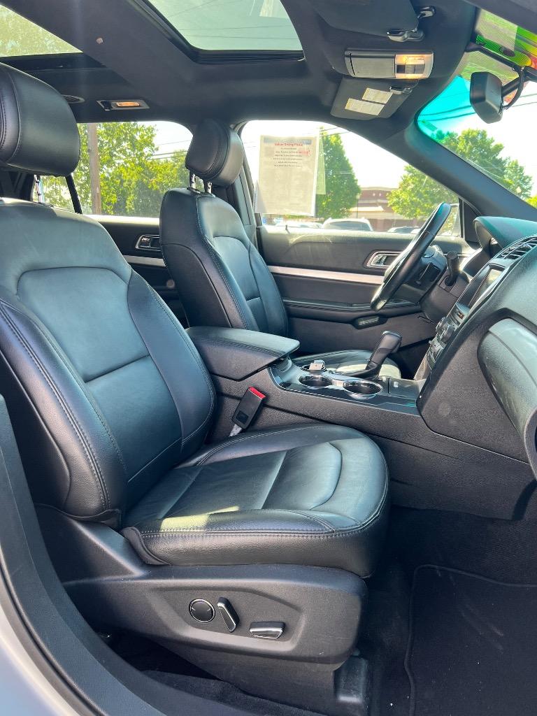 2016 Ford Explorer - $10,999