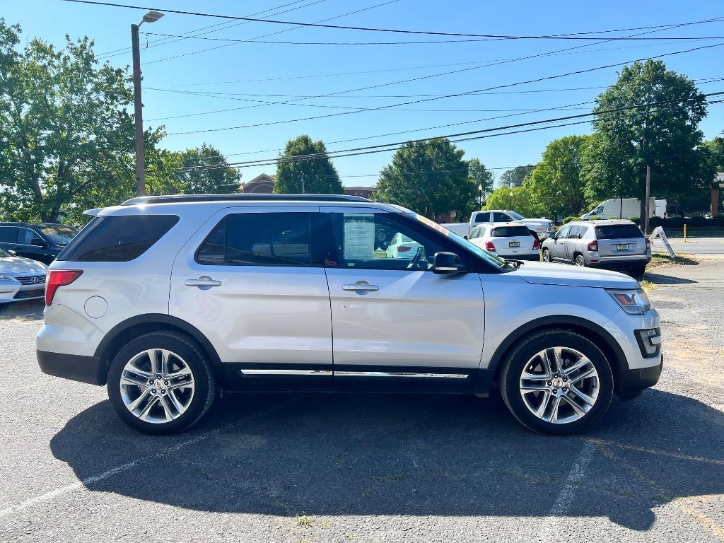 2016 Ford Explorer - $10,999