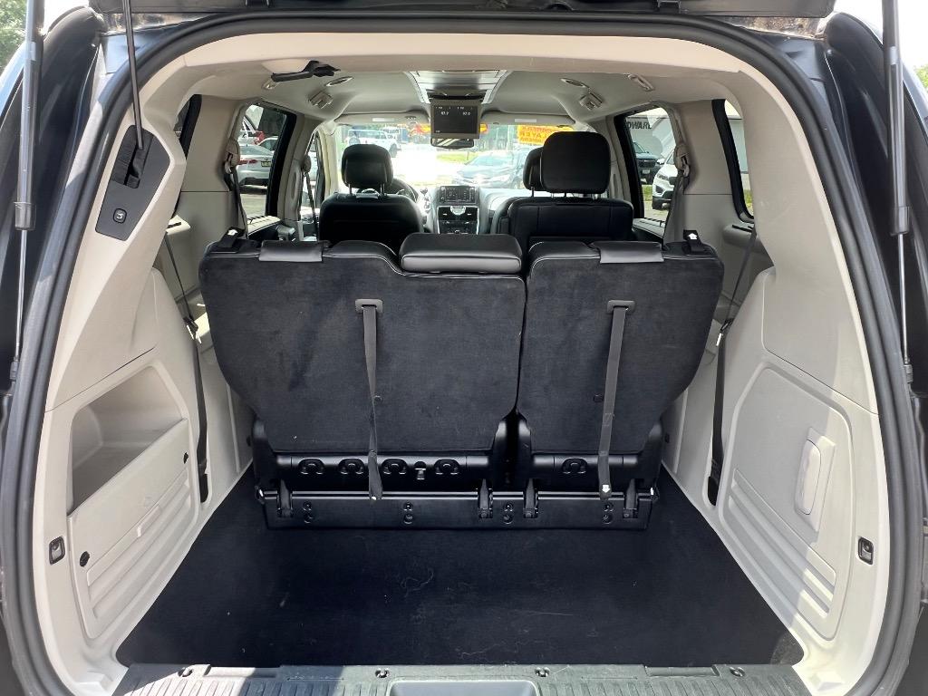 2015 Chrysler Town And Country - $9,198