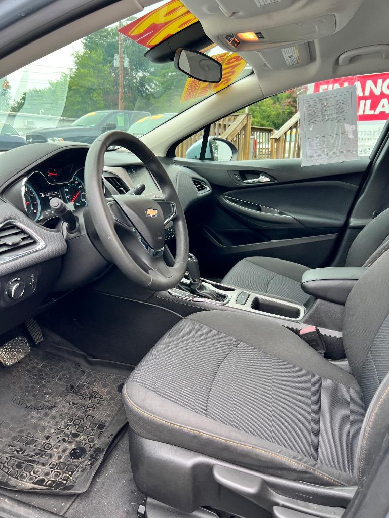 2018 Chevrolet Cruze - $9,599