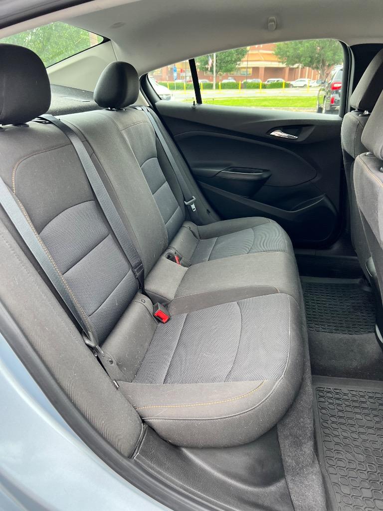 2018 Chevrolet Cruze - $9,599