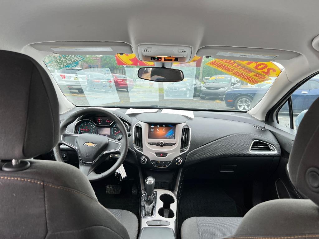 2018 Chevrolet Cruze - $9,599