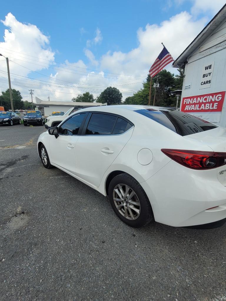 2018 MAZDA MAZDA3 - $10,999
