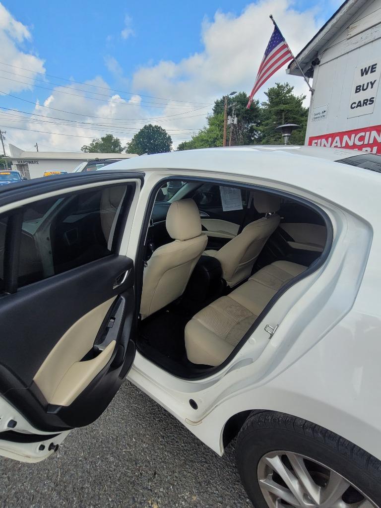 2018 MAZDA MAZDA3 - $10,999