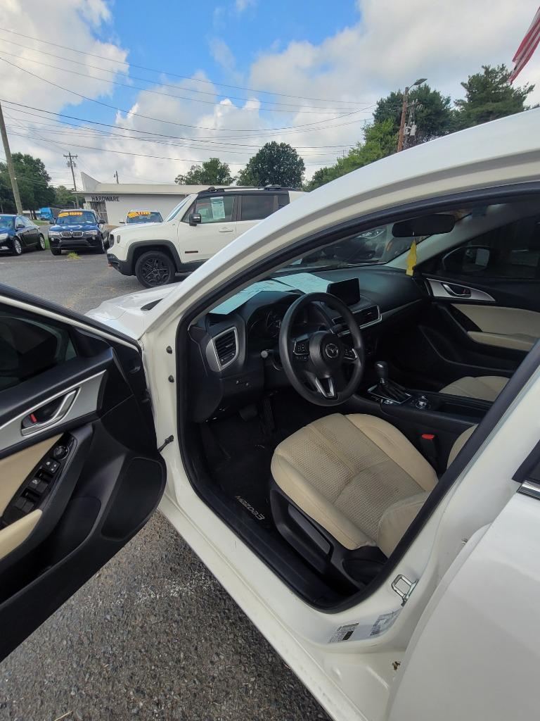 2018 MAZDA MAZDA3 - $10,999