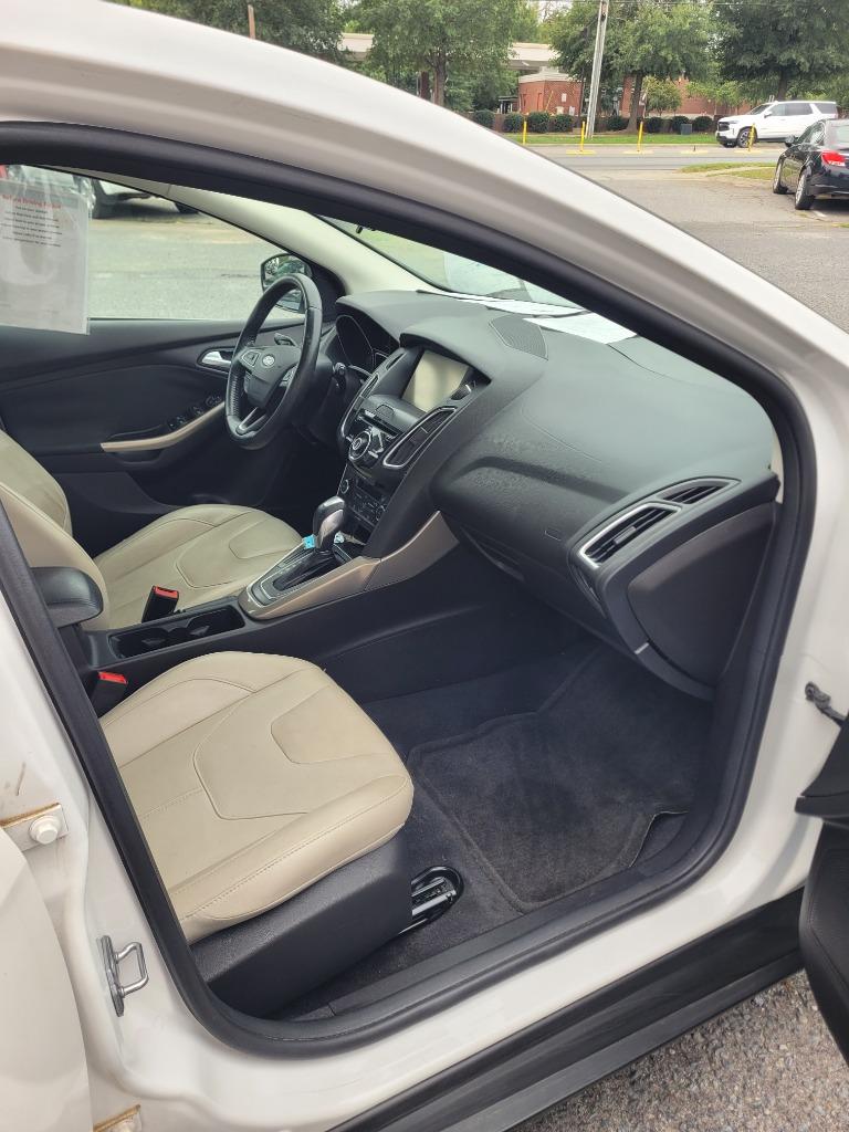 2015 Ford Focus - $5,999