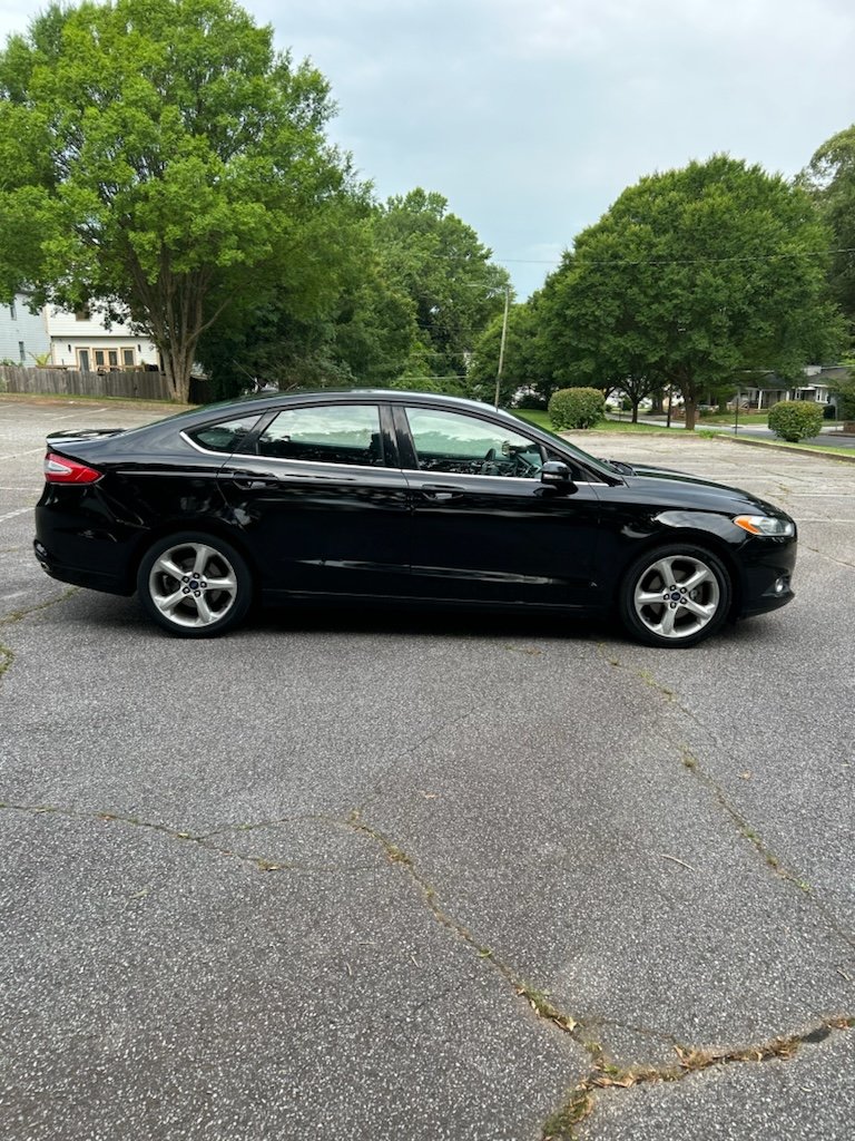 2016 Ford Fusion SE photo