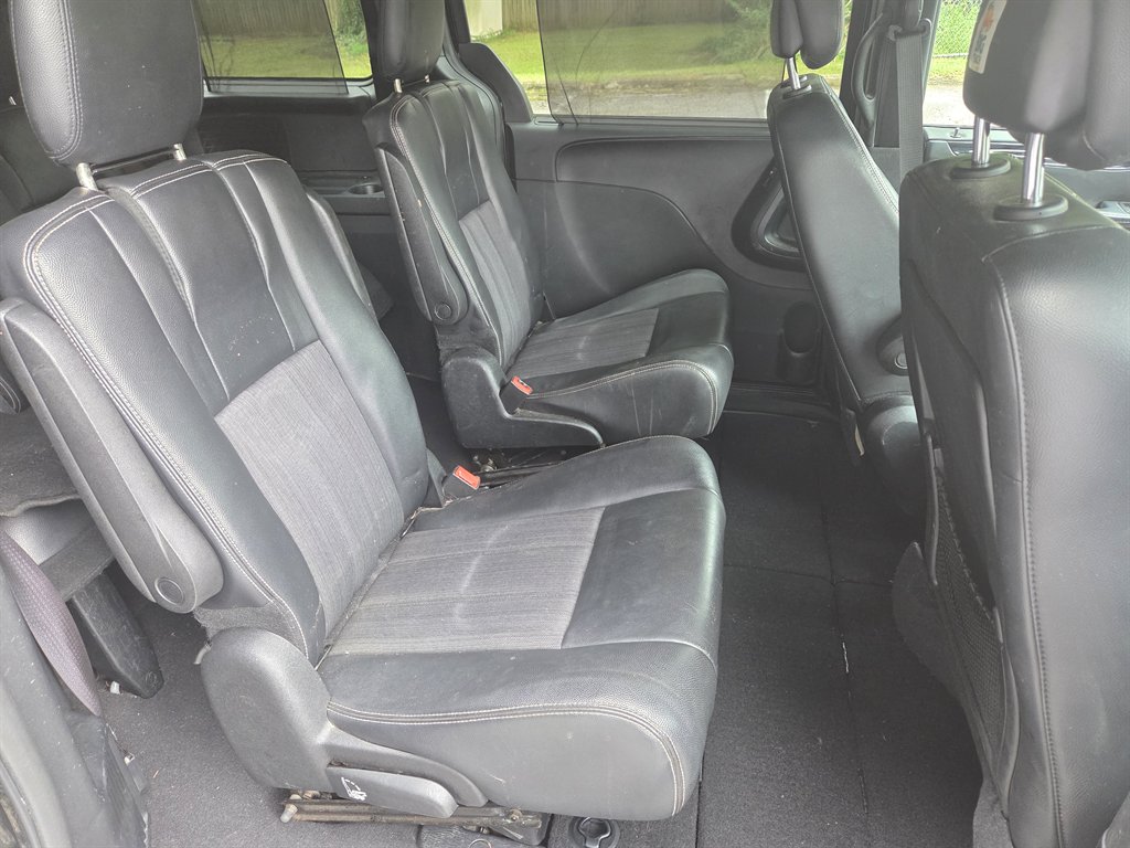 2014 Chrysler Town & Country - $5,999