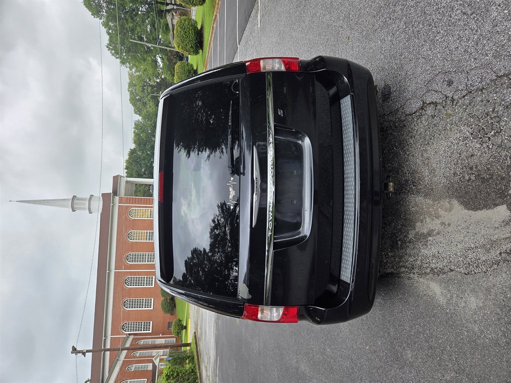 2014 Chrysler Town & Country - $5,999