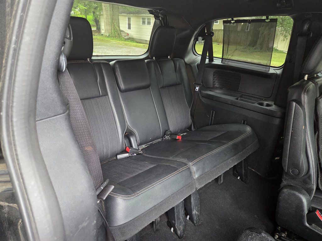 2014 Chrysler Town & Country - $5,999