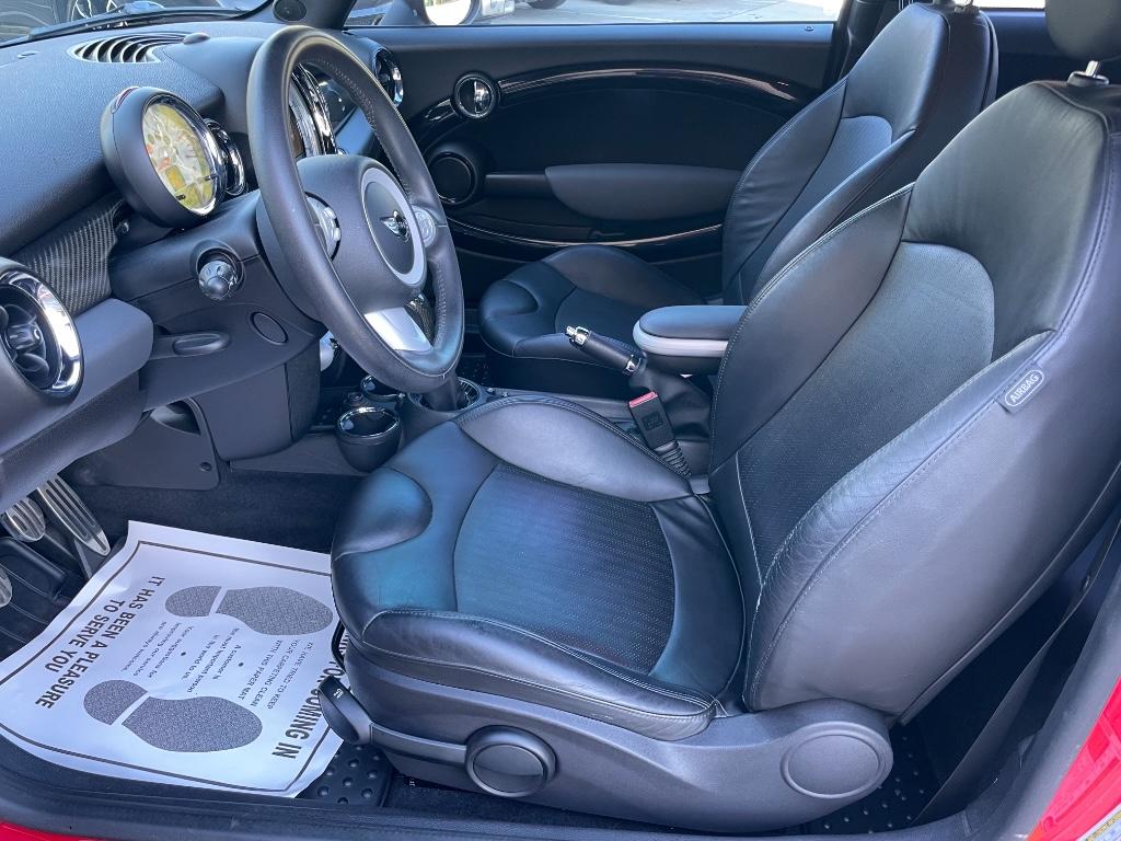 2009 MINI Cooper John Cooper Works photo