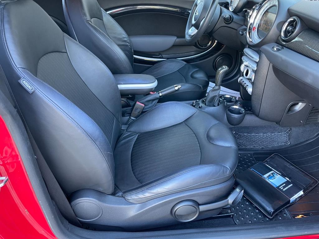 2009 MINI Cooper John Cooper Works photo