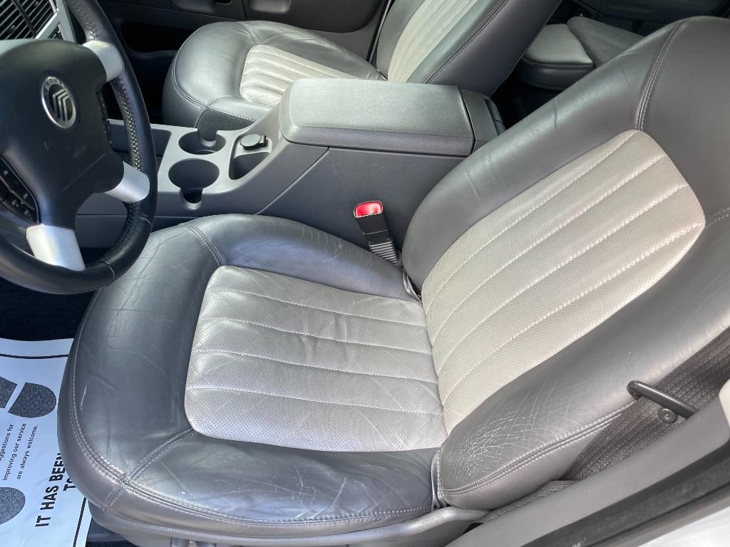 2002 Mercury Mountaineer photo