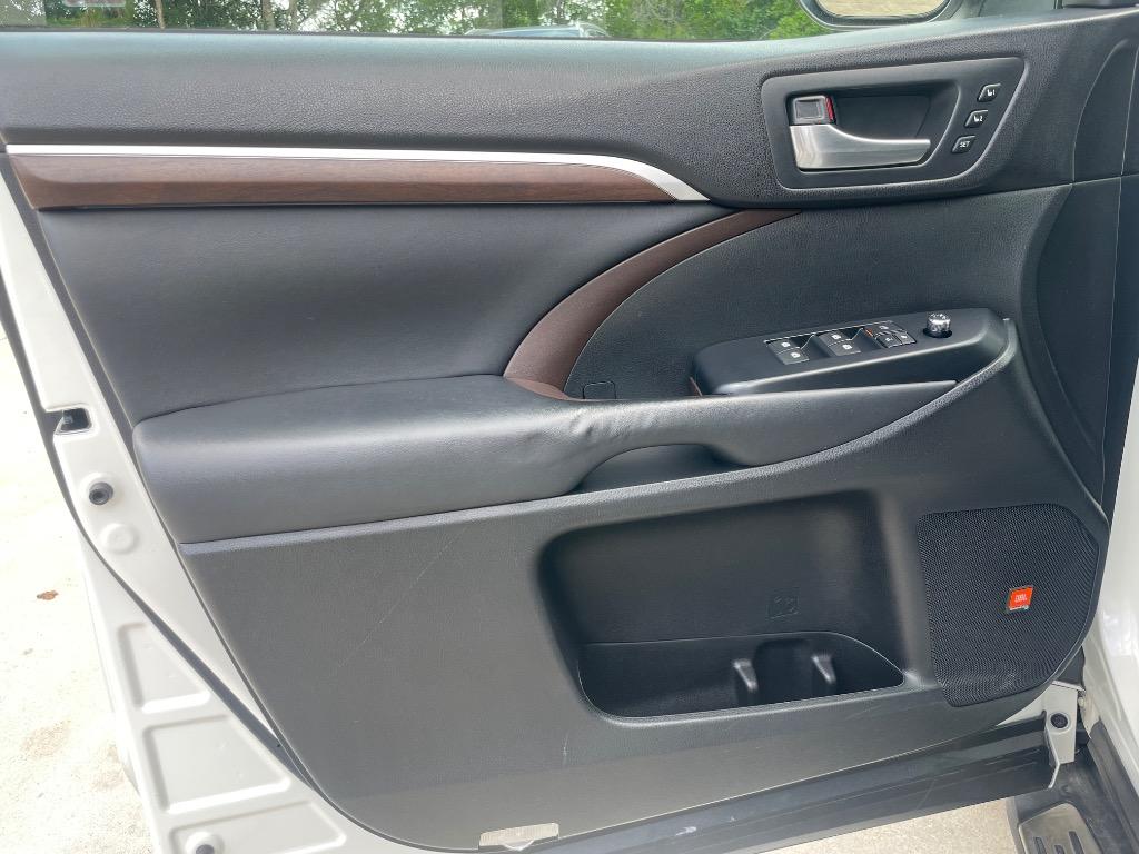 2015 Toyota Highlander - $26,395