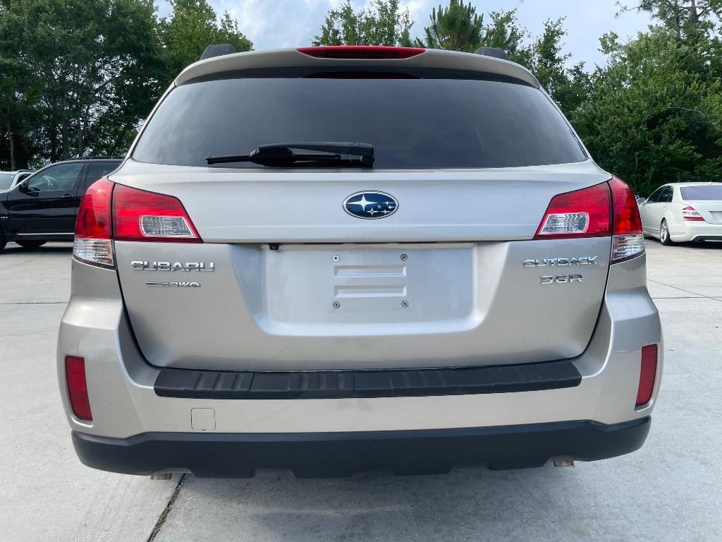 2014 Subaru Outback - $16,495