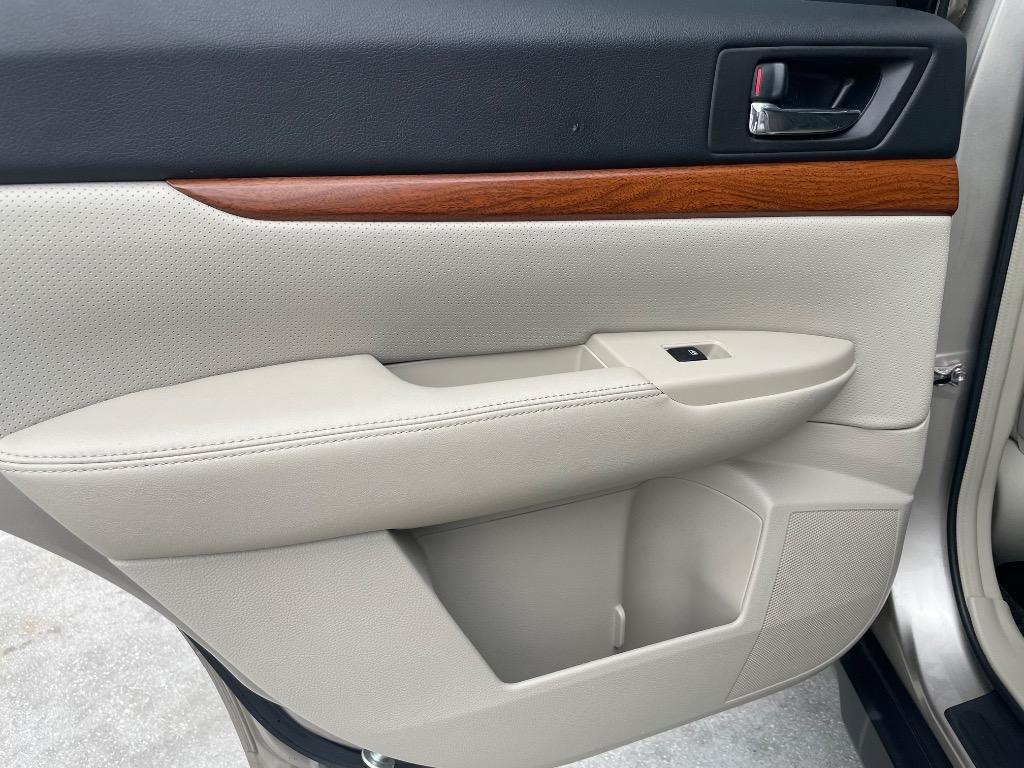 2014 Subaru Outback - $16,495