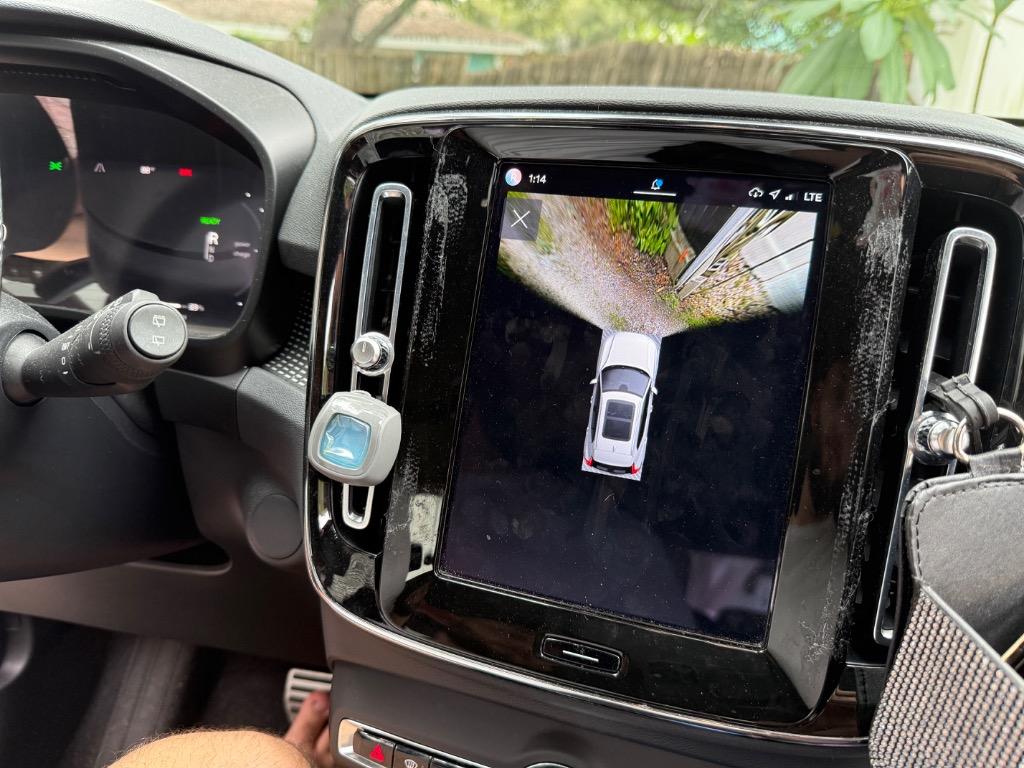 2022 Volvo XC40 - $26,800