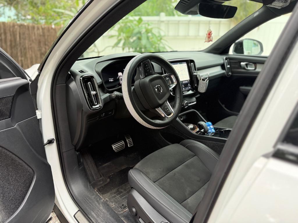2022 Volvo XC40 - $26,800