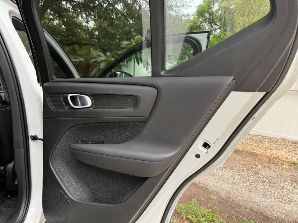 2022 Volvo XC40 - $26,800