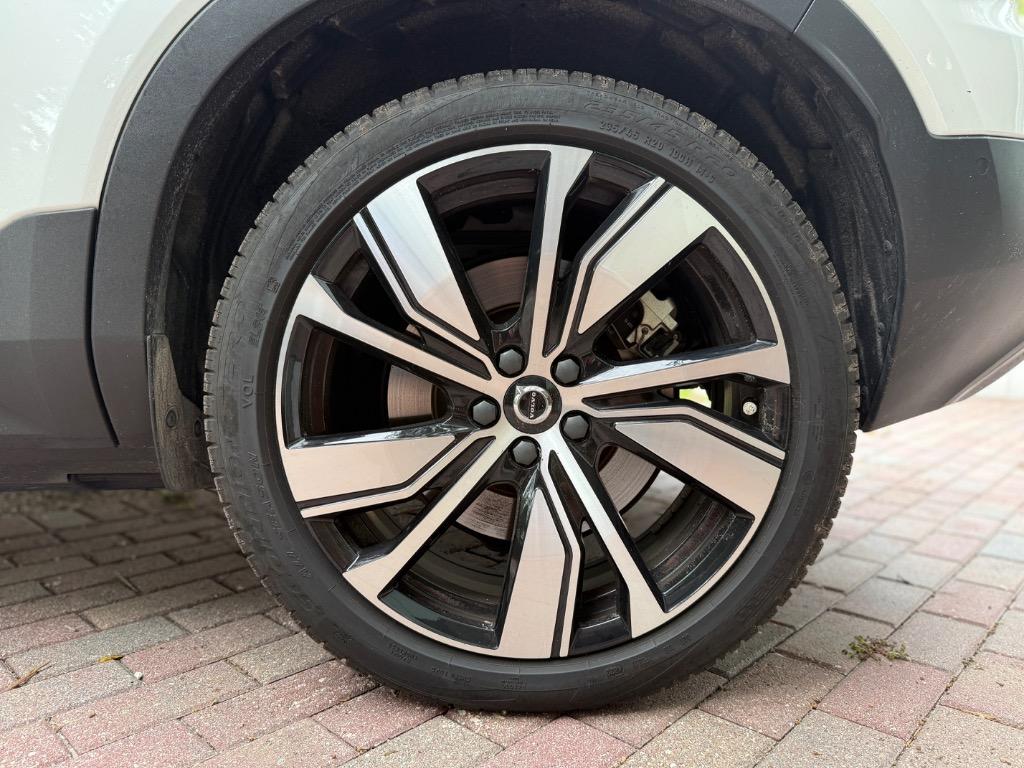 2022 Volvo XC40 - $26,800