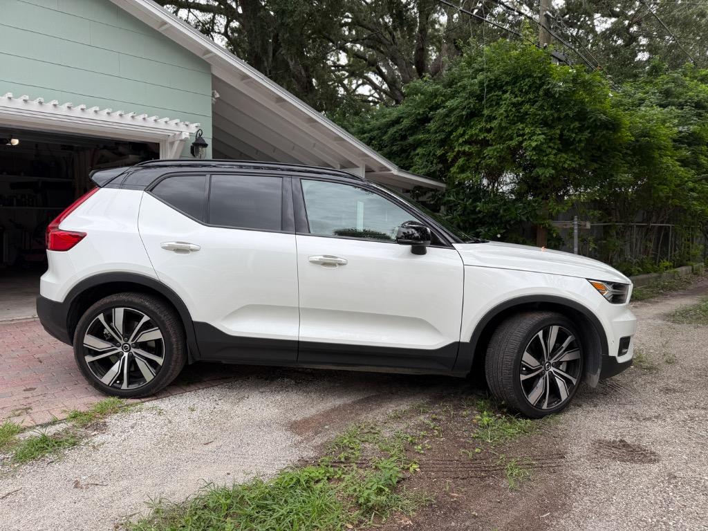 2022 Volvo XC40 - $26,800