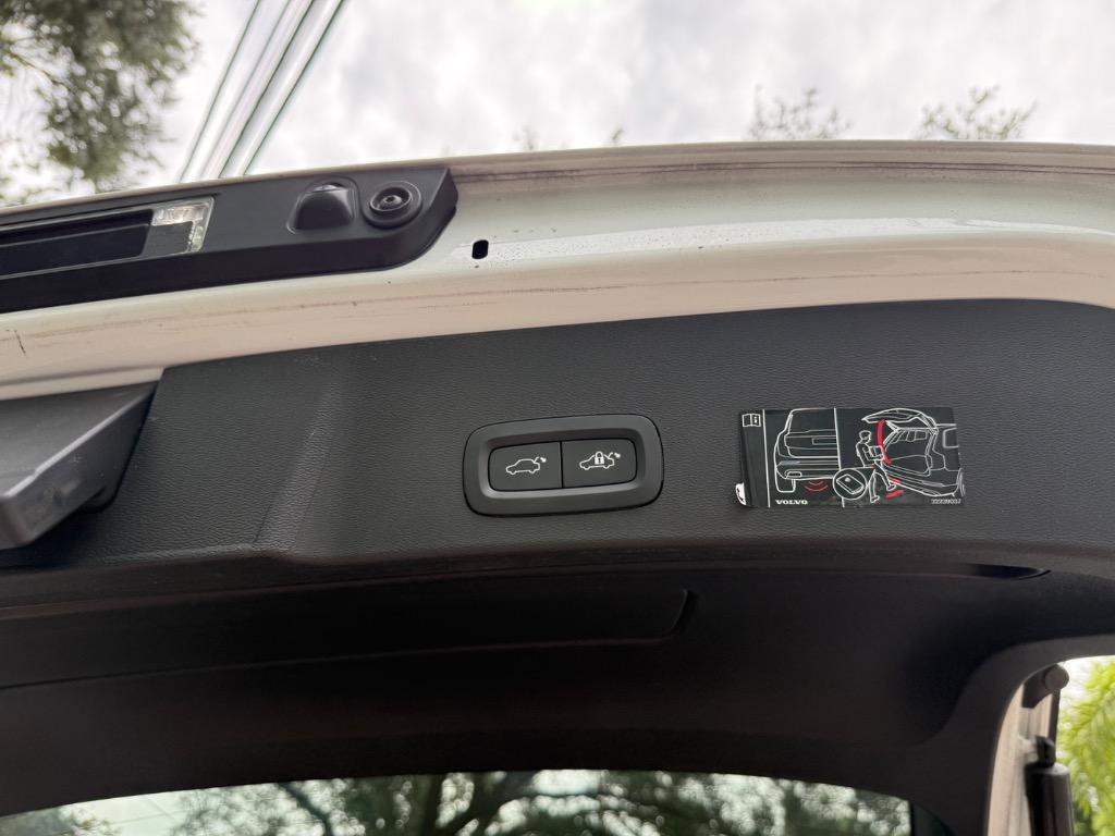 2022 Volvo XC40 - $26,800