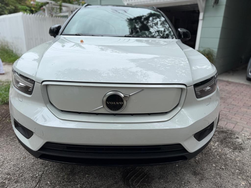 2022 Volvo XC40 - $26,800